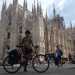 Giuseppe in posa in piazza Duomo a Milano